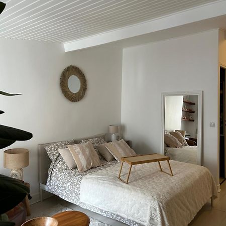 Grand Studio Entierement Renove Au Coeur De Paris Exterior foto