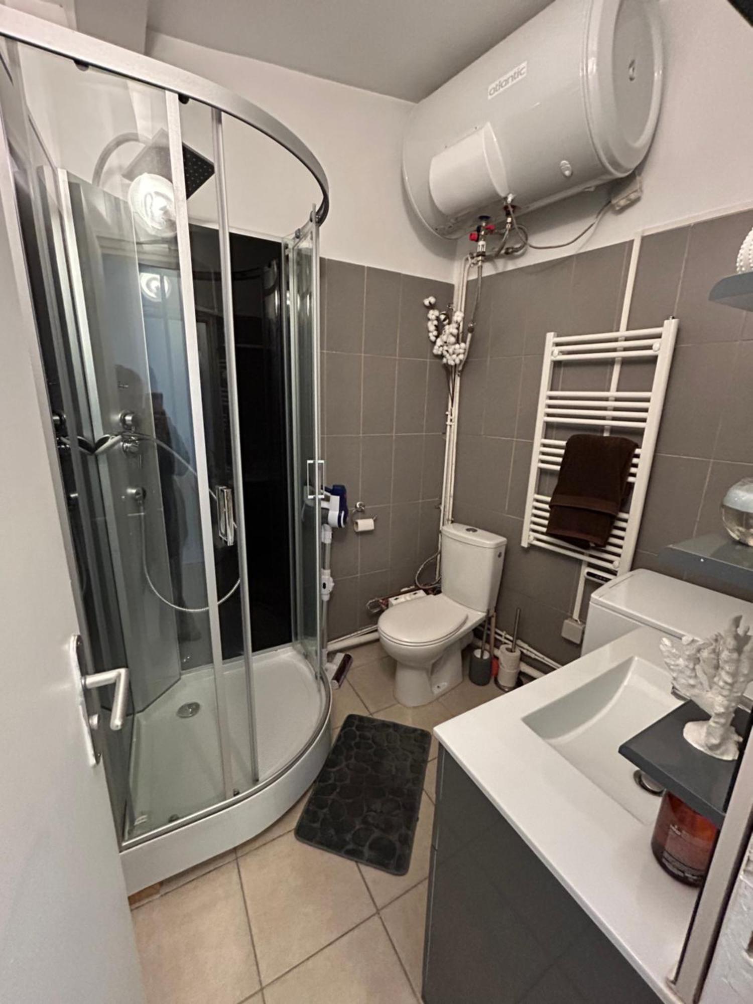 Grand Studio Entierement Renove Au Coeur De Paris Exterior foto