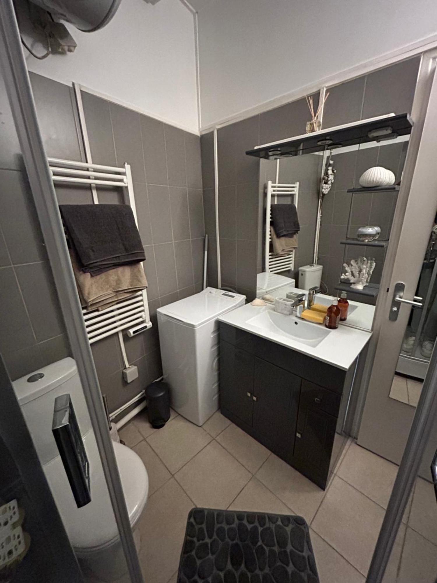 Grand Studio Entierement Renove Au Coeur De Paris Exterior foto